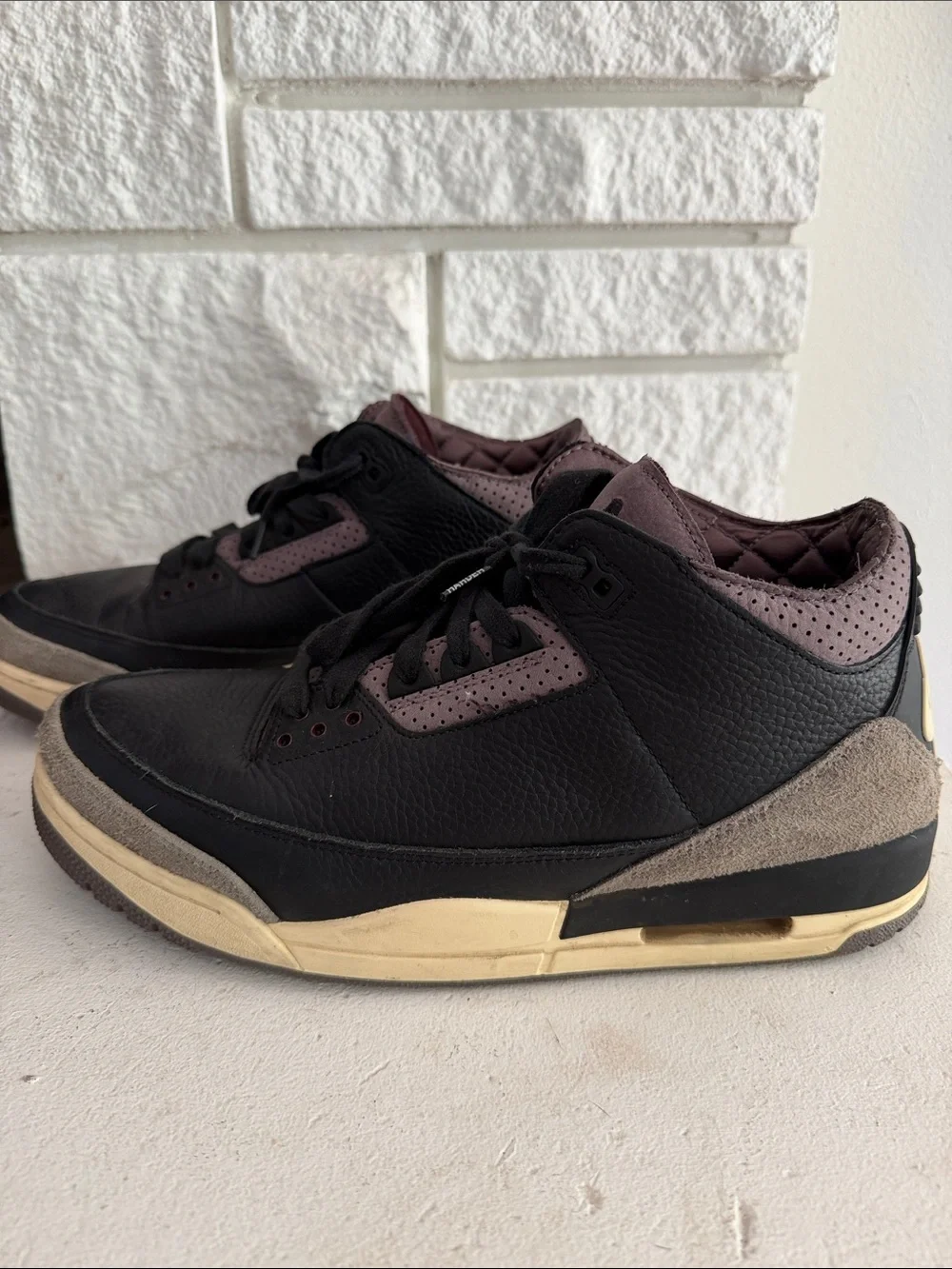 Nike Air Jordan 3 [Jordan Low-Top Sneakers in Black and Mauve]